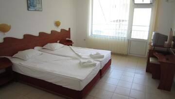 Фото номера Апартаменты с 2 спальнями Отель Hotel Alpina г. Лозенец 2