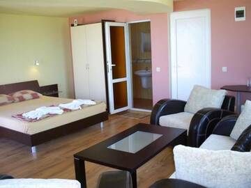 Фото номера Полулюкс (для 4 взрослых) Отель Hotel Hawaii г. Лозенец 4
